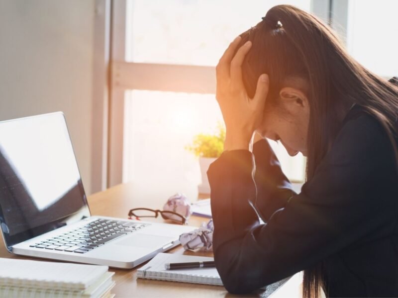 Principais sintomas de estresse no trabalho para você ficar atento!